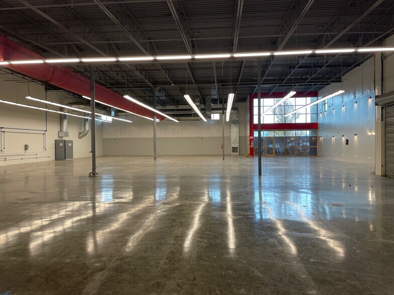 More Photos Of 23221 E Knox Ave, Liberty Lake Light Manufacturing For Sale