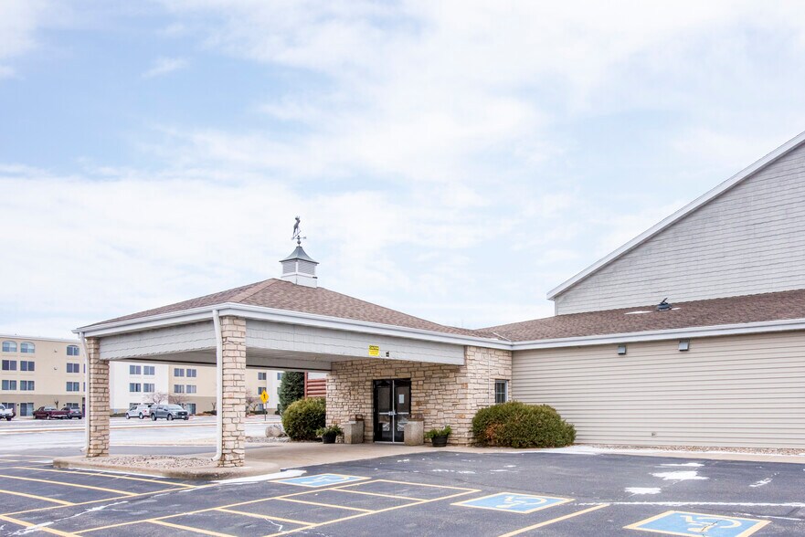 More Photos Of 1100 Imperial Ave, Rothschild Hotel For Sale