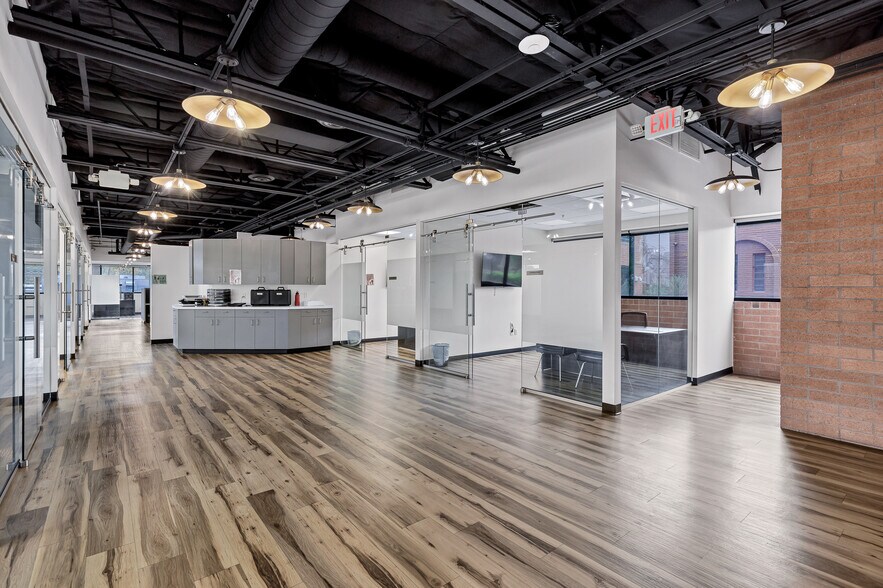 More Photos Of 2727 N 3rd St, Phoenix Office For Sale