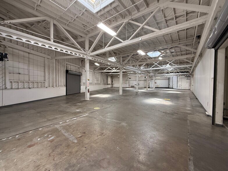 More Photos Of 2500 Campbell St, Oakland Manufacturing For Lease