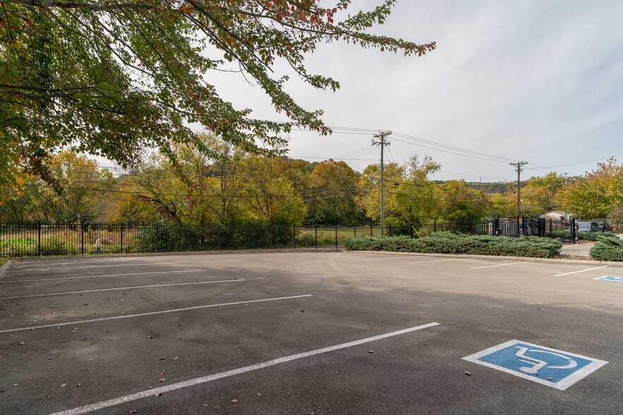 More Photos Of 4440 Walker Blvd, Knoxville Flex For Sale