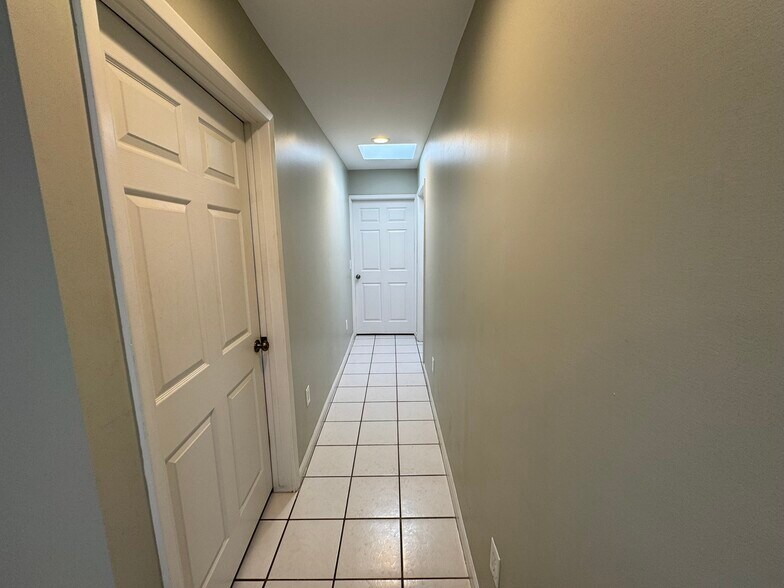 More Photos Of 2423 W Campbell Ave, Phoenix Warehouse For Lease