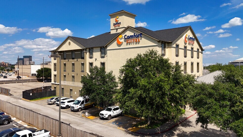 More Photos Of 1055 McNee Rd, Houston Hotel For Sale