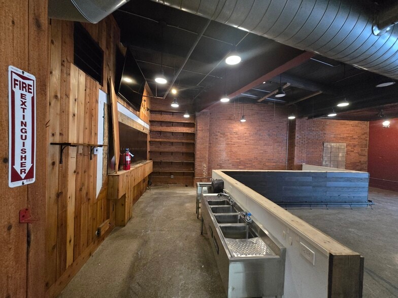 More Photos Of 4507 Lorain Ave, Cleveland Office For Lease