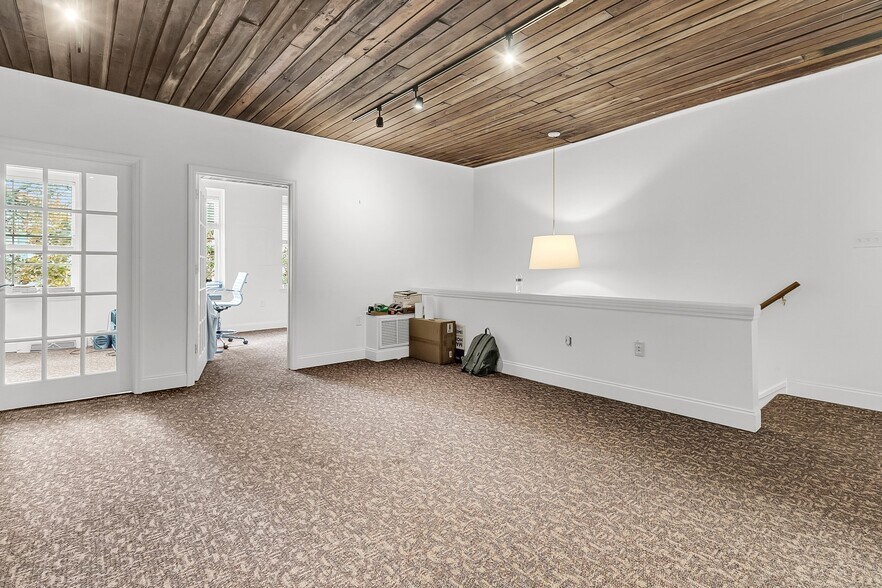 More Photos Of 12 Gillon St, Charleston Office For Lease