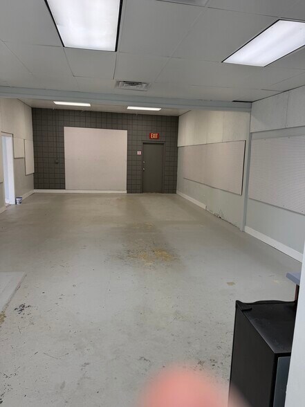 More Photos Of 2522 Capital Cir NE, Tallahassee General Retail For Sale