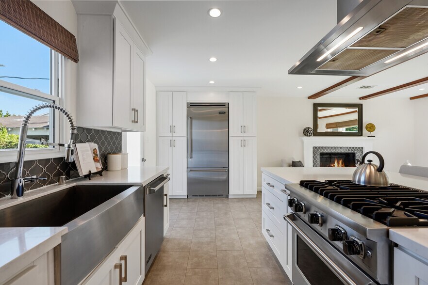 More Photos Of 5438-5440 Colfax Ave, Valley Village Apartments For Sale