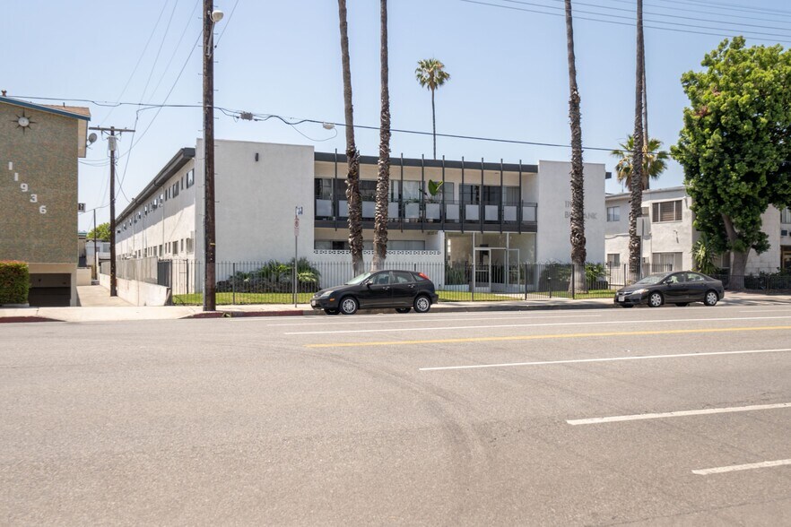 More Photos Of 11940 Burbank Blvd, Valley Village Apartments For Sale