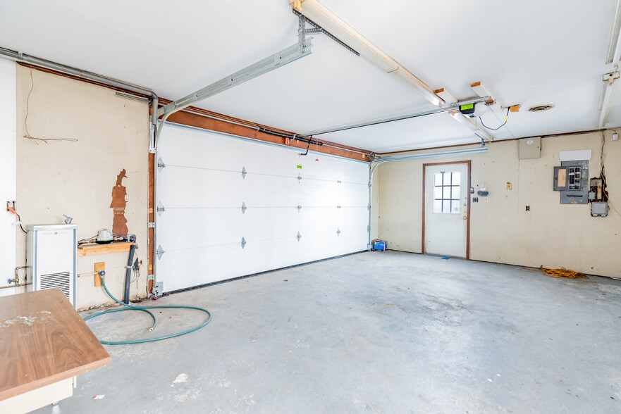 More Photos Of 865 Lincoln Way W, Chambersburg Auto Repair For Sale