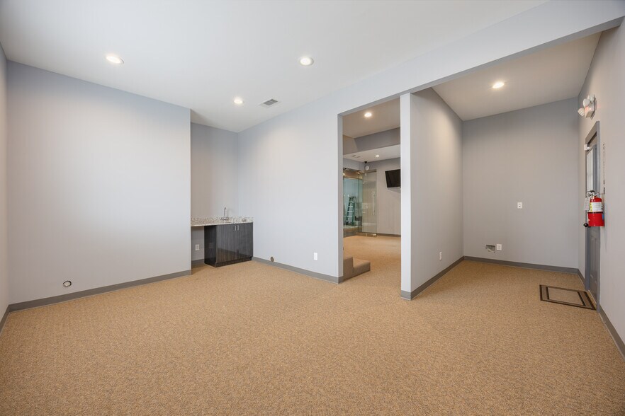 More Photos Of 259 Ranch Trl, Rockwall Office For Lease