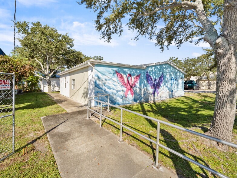 More Photos Of 1322 Oak St, Melbourne Medical For Sale