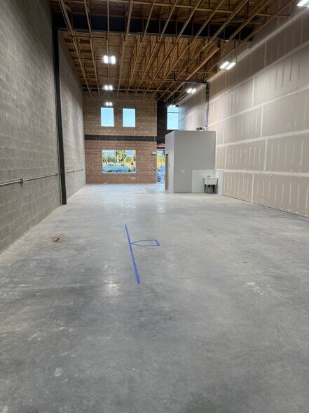 More Photos Of 2764-2808 W 14000 S, Bluffdale Showroom For Lease