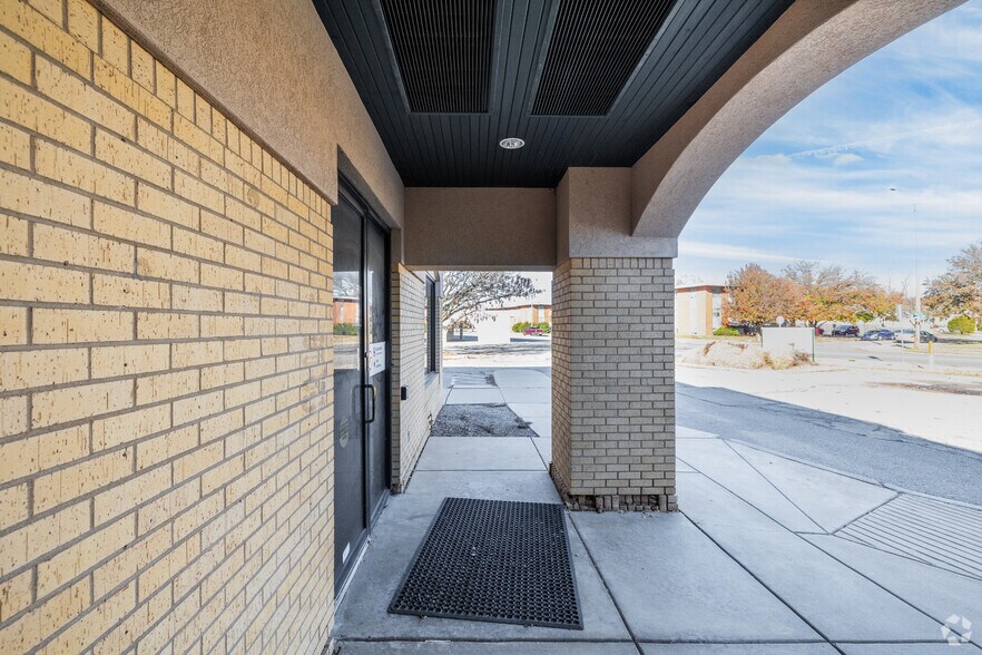 More Photos Of 2535 E Lincoln St, Wichita Medical For Sale