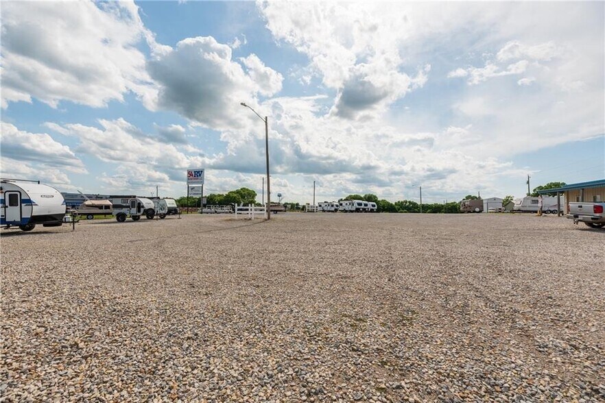 More Photos Of 11932 SW US Highway 54, Augusta Trailer Camper Park For Sale