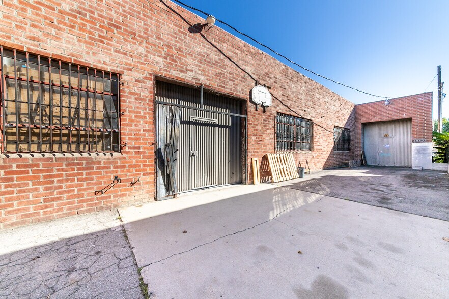More Photos Of 3040 Rosslyn St, Los Angeles Warehouse For Lease