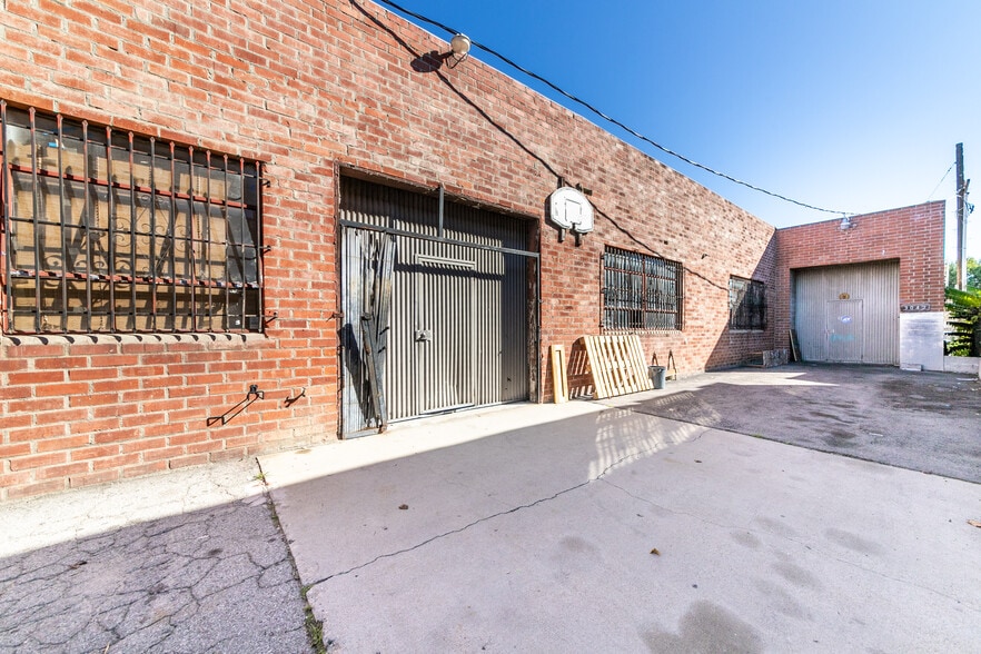More Photos Of 3040 Rosslyn St, Los Angeles Warehouse For Lease