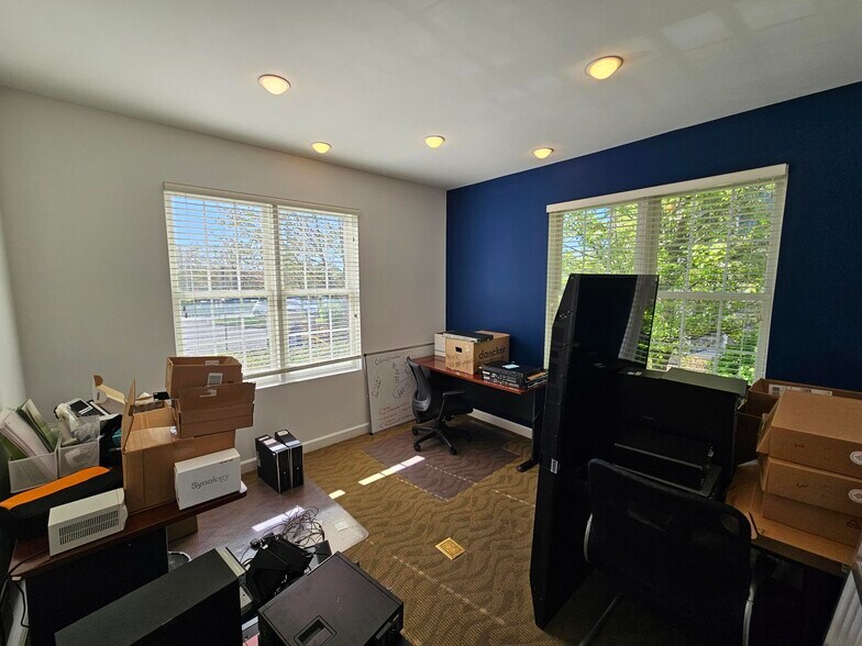 More Photos Of 4 Walter Foran Blvd, Flemington Office For Lease