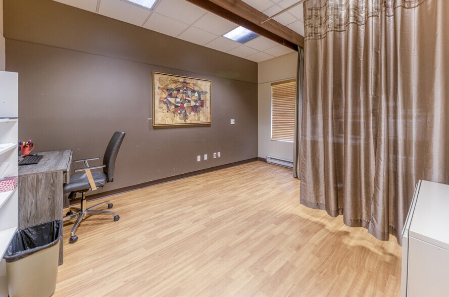 More Photos Of 4955-4975 Boul Guillaume-Couture, Lévis Storefront Retail Office For Lease