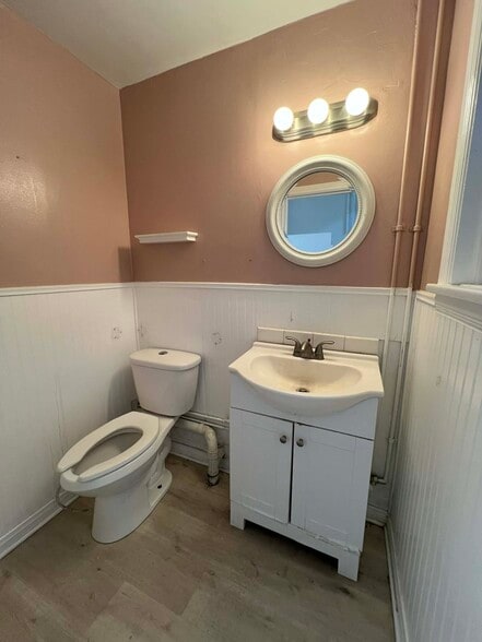 More Photos Of 211 Torrance Blvd, Redondo Beach Storefront For Lease