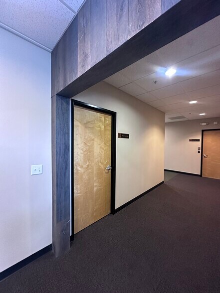 More Photos Of 7555 Falcon Crest Dr, Redmond Office Residential For Lease