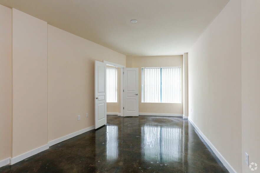 More Photos Of 120 N Cedar St, Charlotte Apartments For Lease