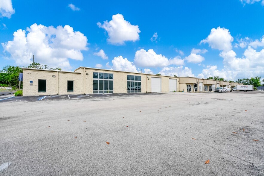 More Photos Of 7225 Sandscove Ct, Winter Park Warehouse For Lease