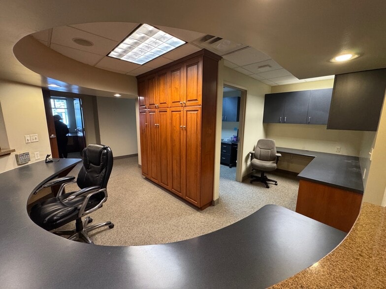 More Photos Of 7390 Creek Rd, Sandy Office For Sale