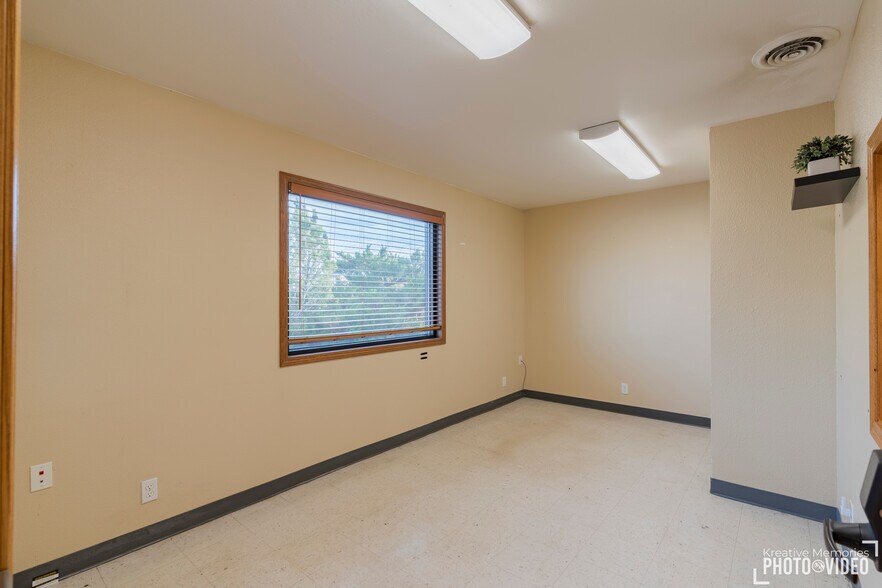 More Photos Of 612 Sinclair St, Gillette Industrial For Sale