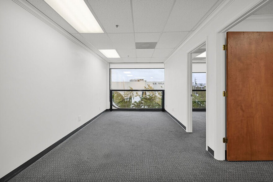 More Photos Of 2691 E Oakland Park Blvd, Fort Lauderdale Office Residential For Lease