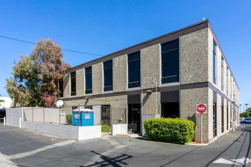 More Photos Of 83 E Shaw Ave, Fresno Office For Lease