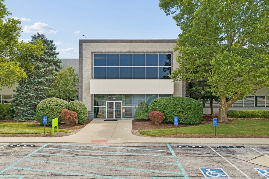 More Photos Of 5455-5555 Darrow Rd, Hudson Distribution For Lease