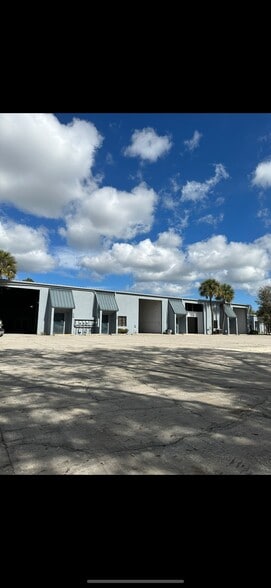 More Photos Of 11999 N 49th St, Clearwater Warehouse For Lease