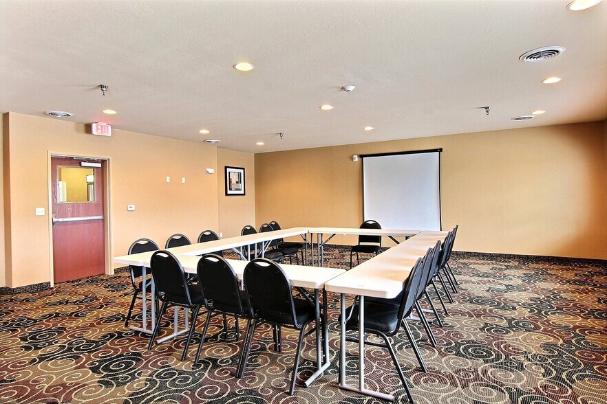 More Photos Of 2304 Sahlstrom Dr, Crookston Hotel For Sale