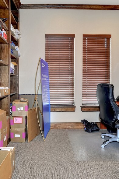 More Photos Of 2913 Overland Trl, Sherman Medical For Lease