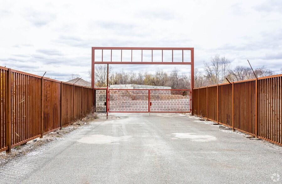 More Photos Of 1045 Limecrest Rd, Lafayette Distribution For Sale