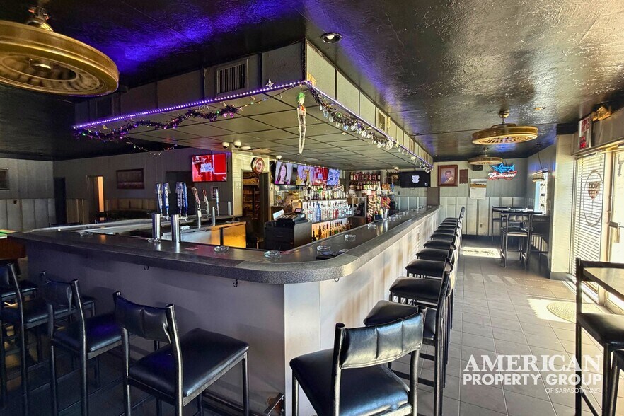 More Photos Of 4459 Bee Ridge Rd, Sarasota Bar For Sale