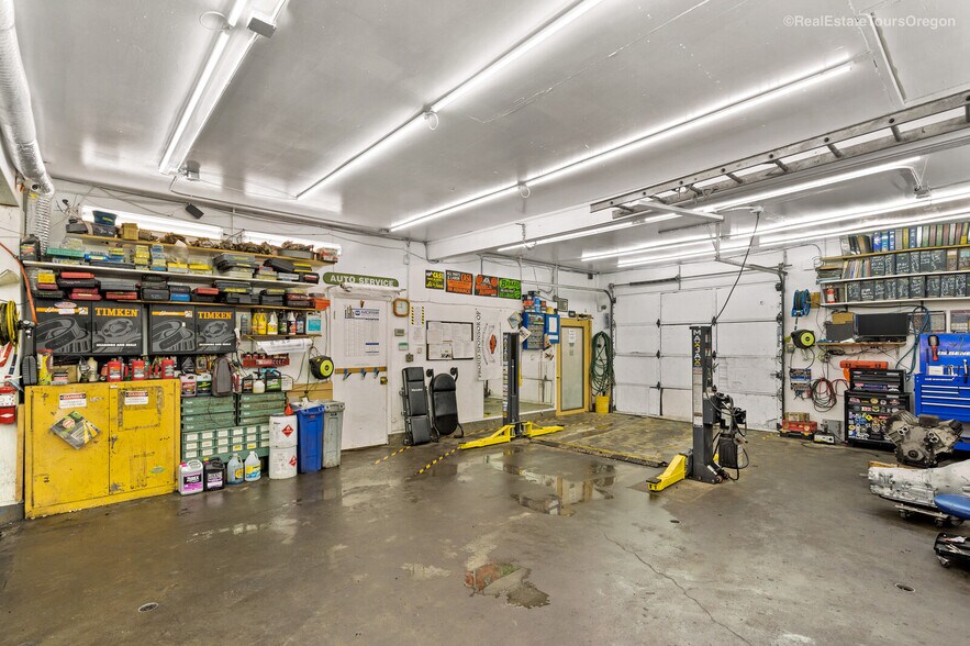 More Photos Of 104 NE 80th Ave, Portland Warehouse For Sale