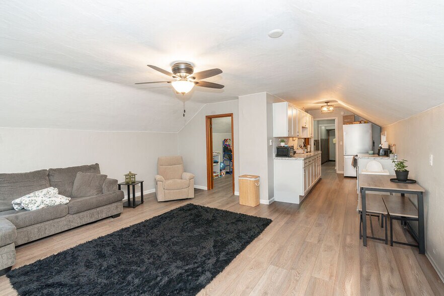 More Photos Of 28 Main St W, Richmond Office For Sale