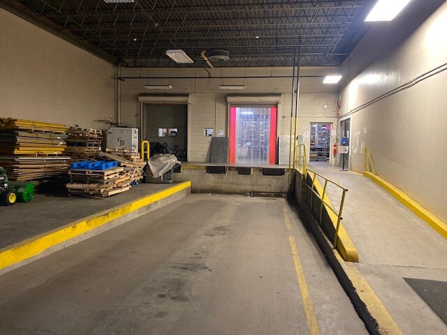 More Photos Of 401 Royalston Ave, Minneapolis Manufacturing For Lease