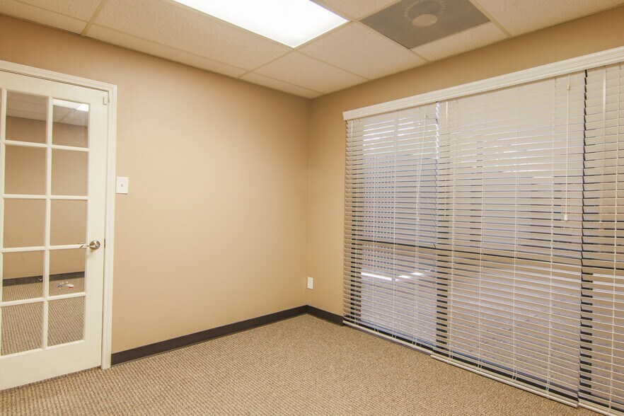More Photos Of 3421 W Davis St, Conroe Medical For Lease