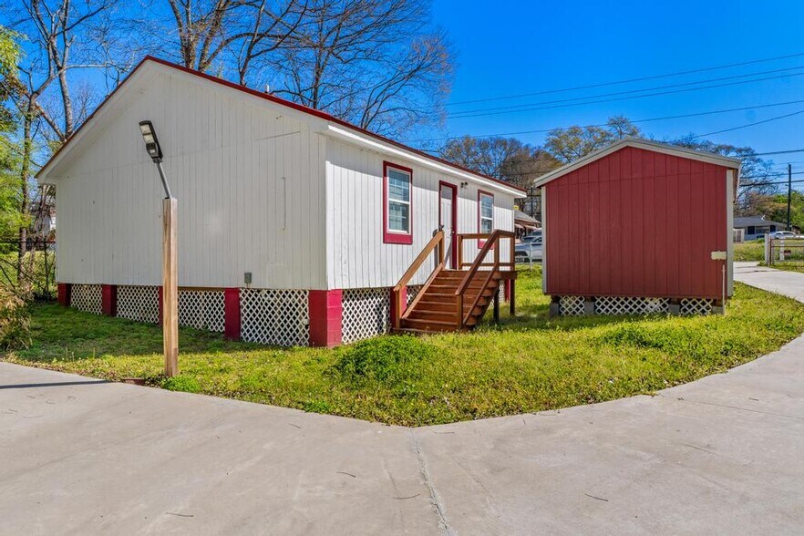 More Photos Of 450 S Oak St, Jackson Storefront Retail Office For Sale