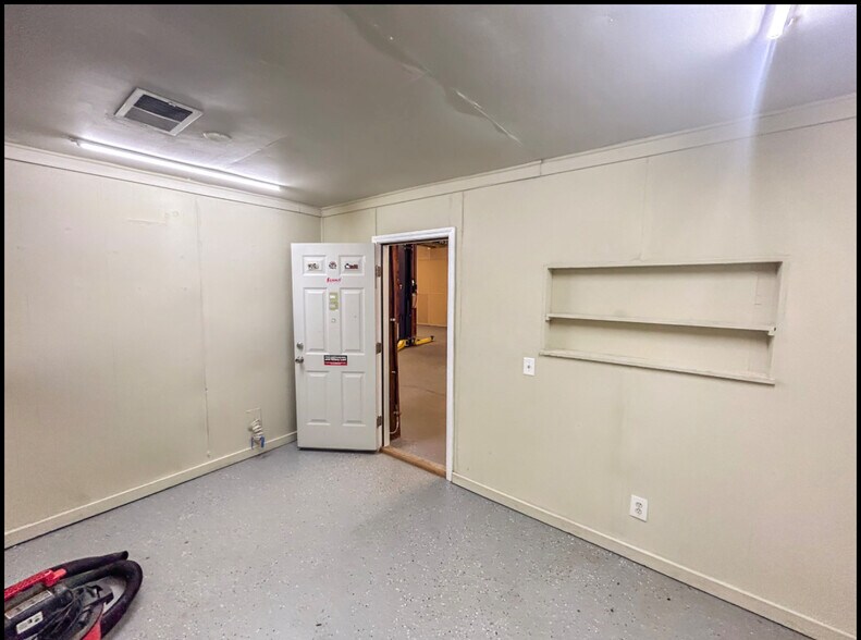 More Photos Of 1901 Hollingshed Rd, Irmo Warehouse For Sale