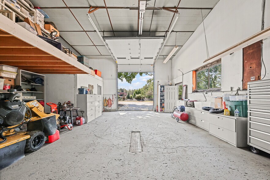 More Photos Of 4371 Hickory Ridge Ave, Brunswick Warehouse For Sale