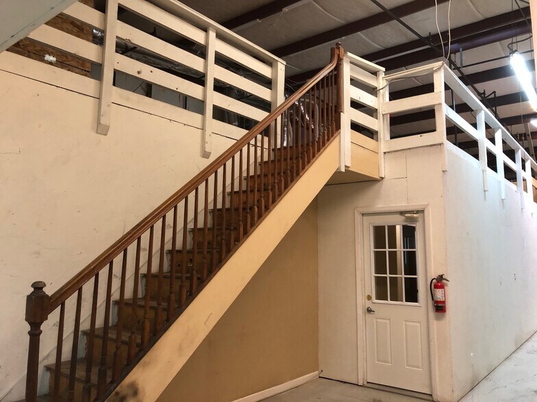 More Photos Of 1350 Central Ave, Santa Rosa Showroom For Lease