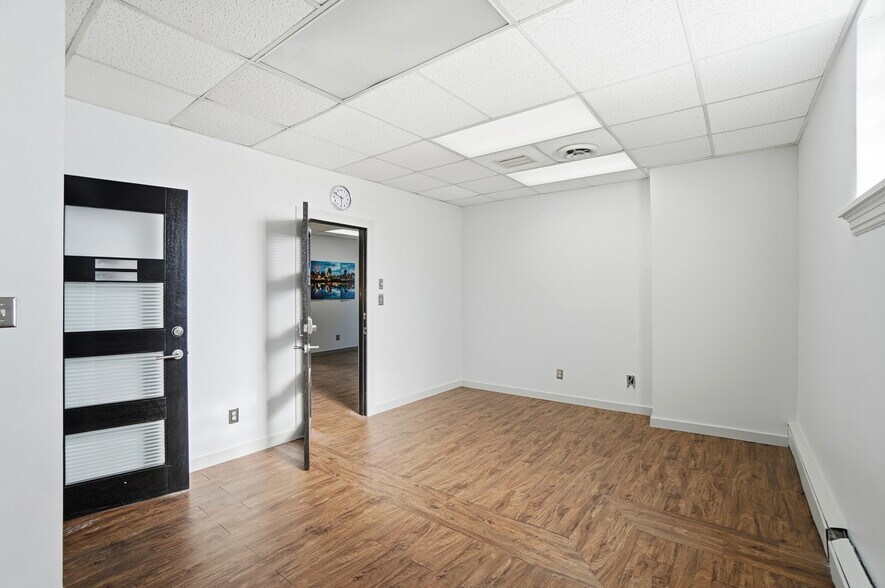 More Photos Of 2337 Victory Pky, Cincinnati Office Residential For Sale