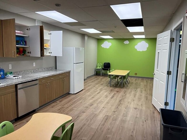 More Photos Of 6563 Wilson Mills Rd, Mayfield Village Medical For Lease
