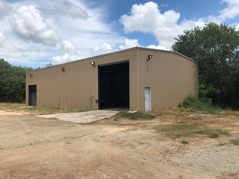 More Photos Of 12440 US Hwy 181 S, San Antonio Flex For Sale