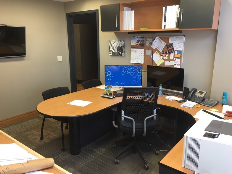 More Photos Of 327 N Riverfront Dr, Mankato Storefront Retail Residential For Lease