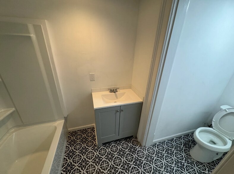 More Photos Of 39 Market St, Poughkeepsie Storefront Retail Residential For Sale