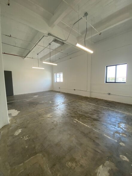 More Photos Of 901 E 31st St, Los Angeles Manufacturing For Lease